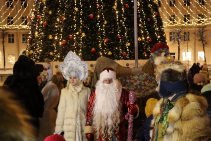 Новогоднее шоу-представление на площади Ленина